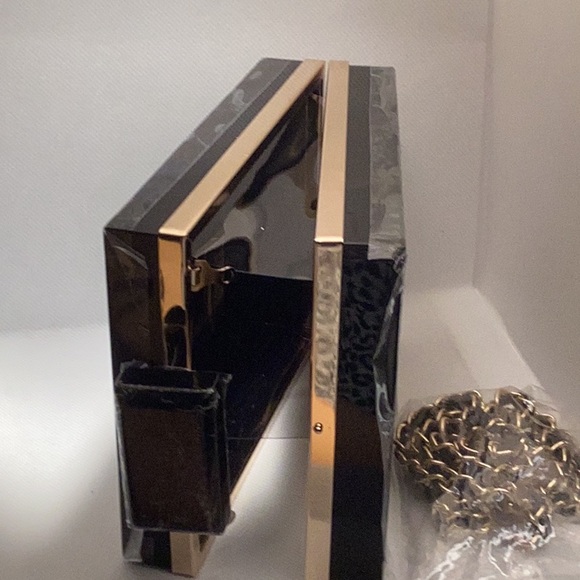 NEWT VINTAGE PARIS PERFUME SHAPED CLUTCH BAG. - Picture 7 of 14